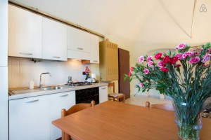 Casa Vacanze Fusina – Dogliani (Langhe – Piemonte) – Alloggio Rea: cucina-soggiorno