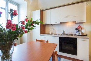Casa Vacanze Fusina – Dogliani (Langhe – Piemonte) – Alloggio 30 Rea: cucina-soggiorno