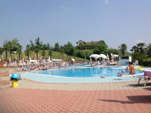 Piscina Le Ginestre Monforte d'Alba